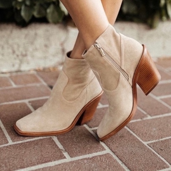 NWOB Vince Camuto Amtinda Tan Suede Western Boho Chunky Heel Square Toe Booties - Picture 1 of 6